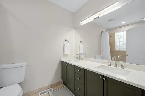 840 North Wood Street Chicago IL 60622