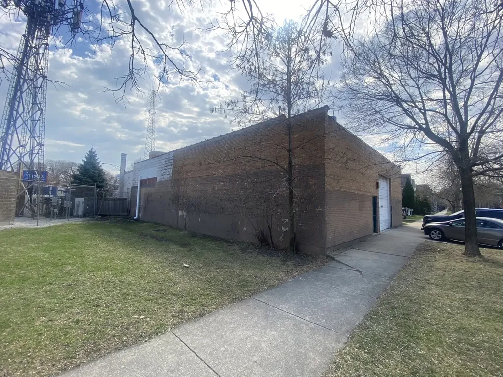 3452 North Elston Avenue Chicago IL 60618