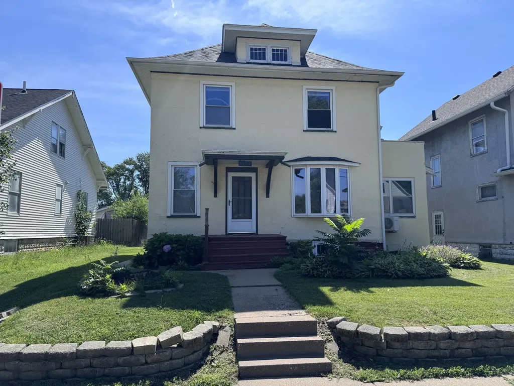 1119 38TH Street Rock Island IL 61201