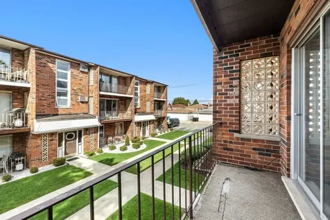 6308 West 64th Place Chicago IL 60638