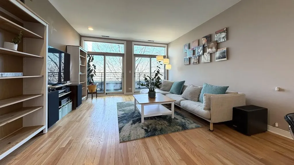 2917 North Claremont Avenue Chicago IL 60618