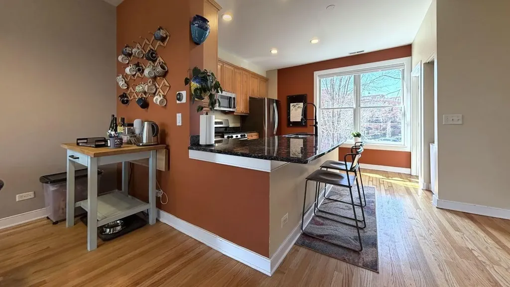 2917 North Claremont Avenue Chicago IL 60618