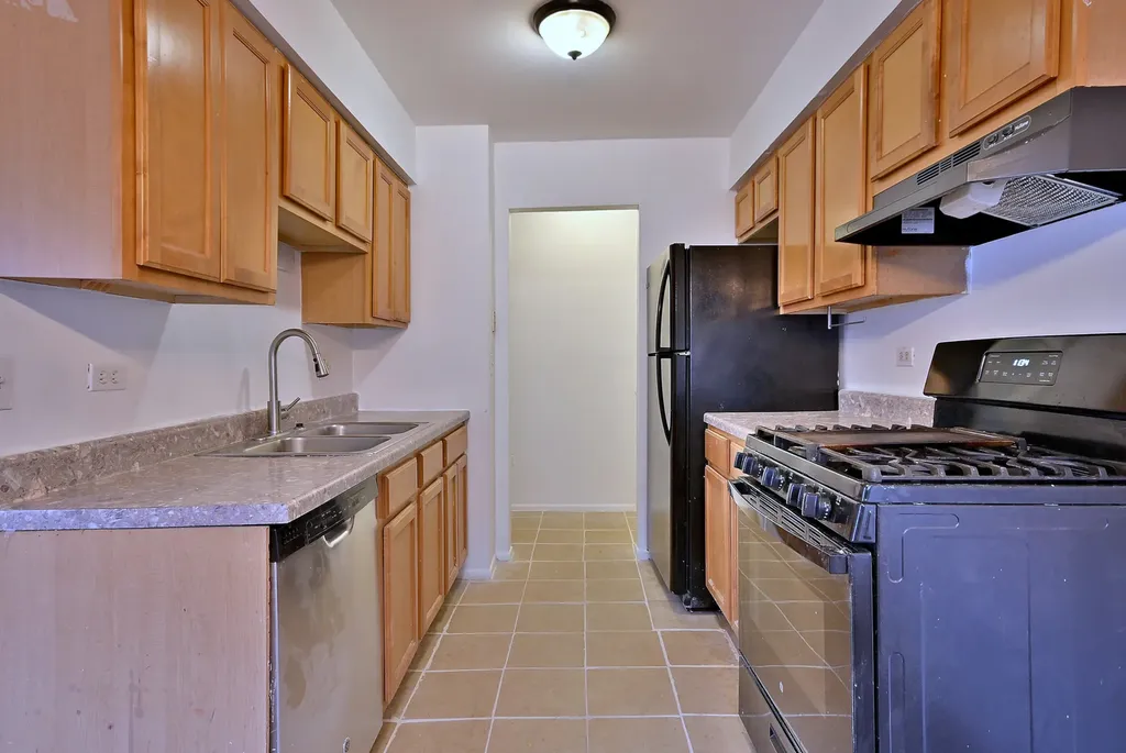 8637 1/2 West Foster Avenue Chicago IL 60656
