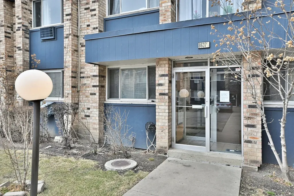 8637 1/2 West Foster Avenue Chicago IL 60656