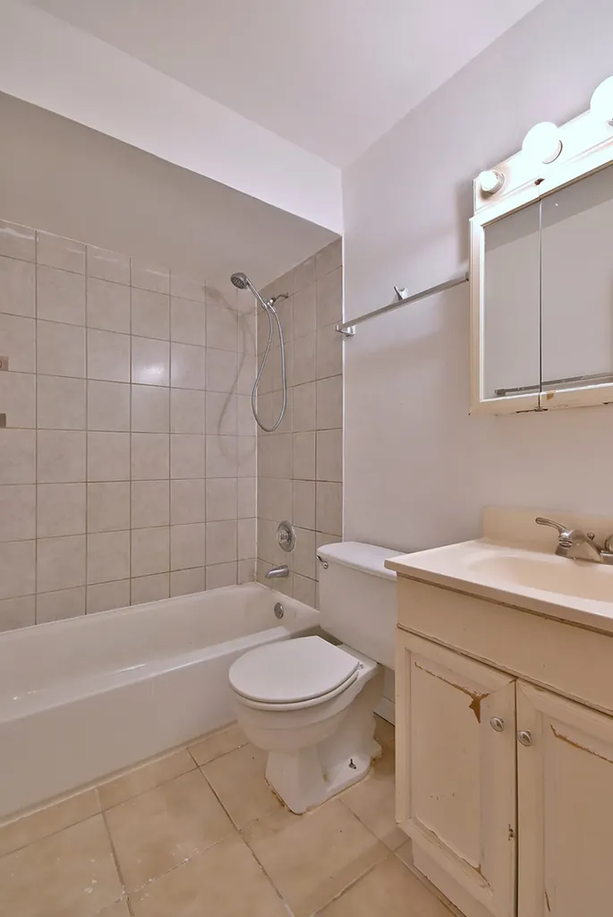 8637 1/2 West Foster Avenue Chicago IL 60656