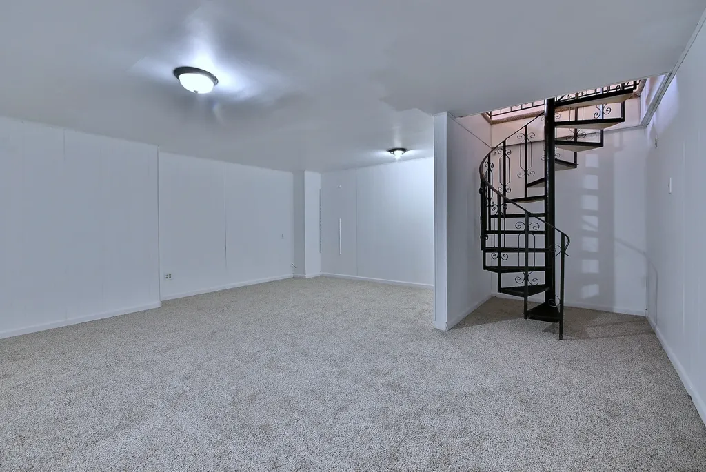 8637 1/2 West Foster Avenue Chicago IL 60656