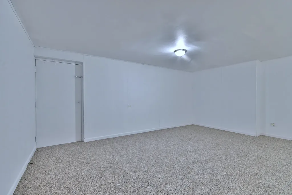 8637 1/2 West Foster Avenue Chicago IL 60656