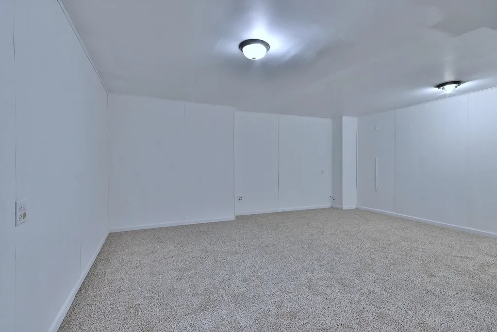 8637 1/2 West Foster Avenue Chicago IL 60656