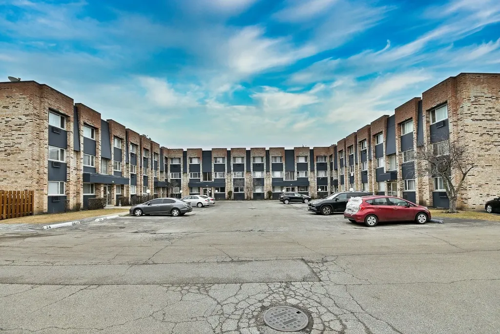 8637 1/2 West Foster Avenue Chicago IL 60656