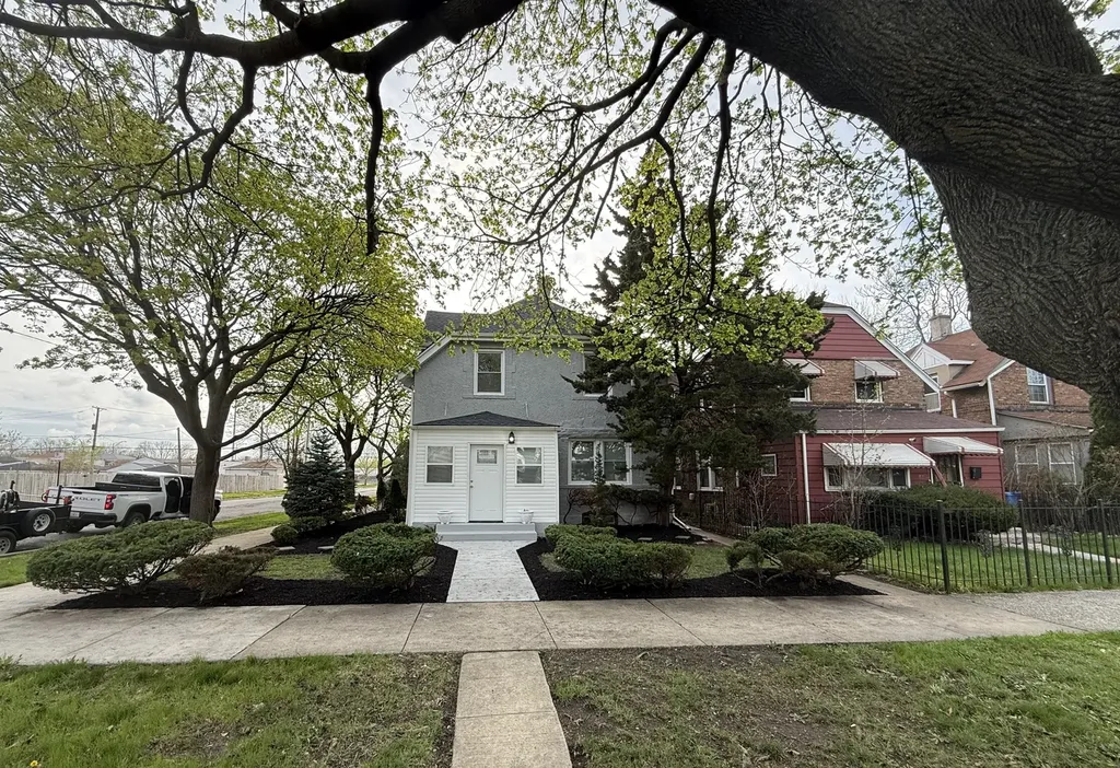 8758 South Wabash Avenue Chicago IL 60619