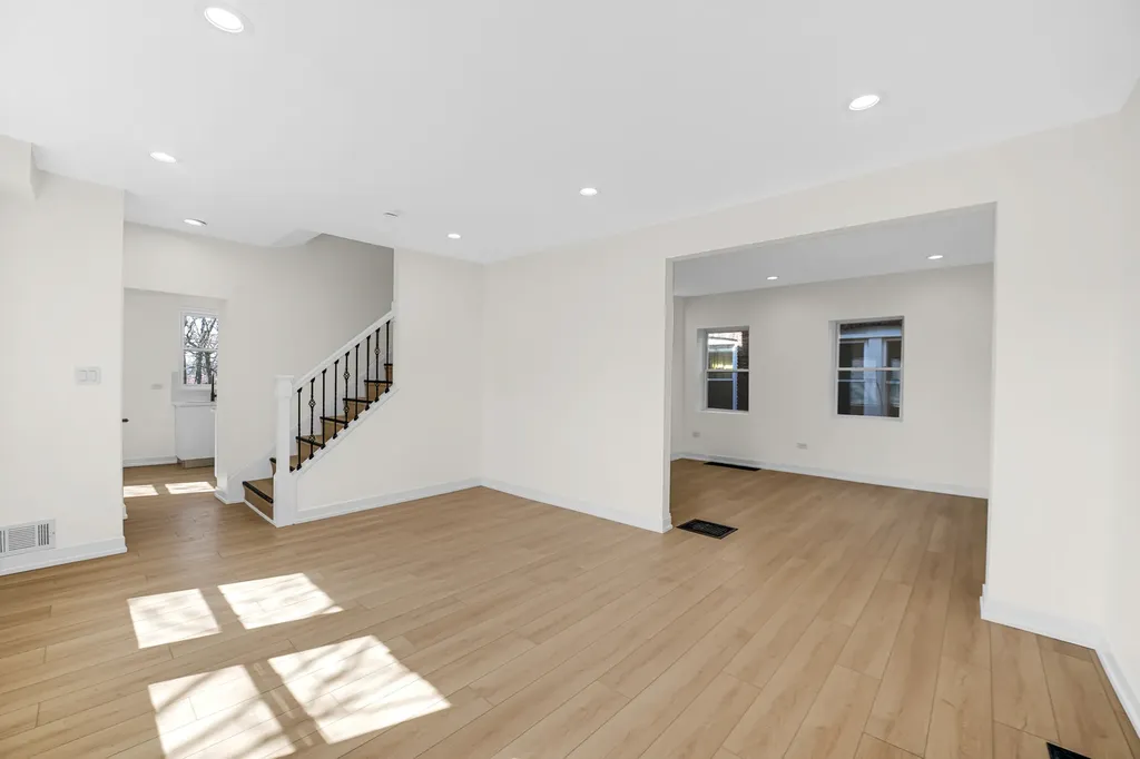 8758 South Wabash Avenue Chicago IL 60619