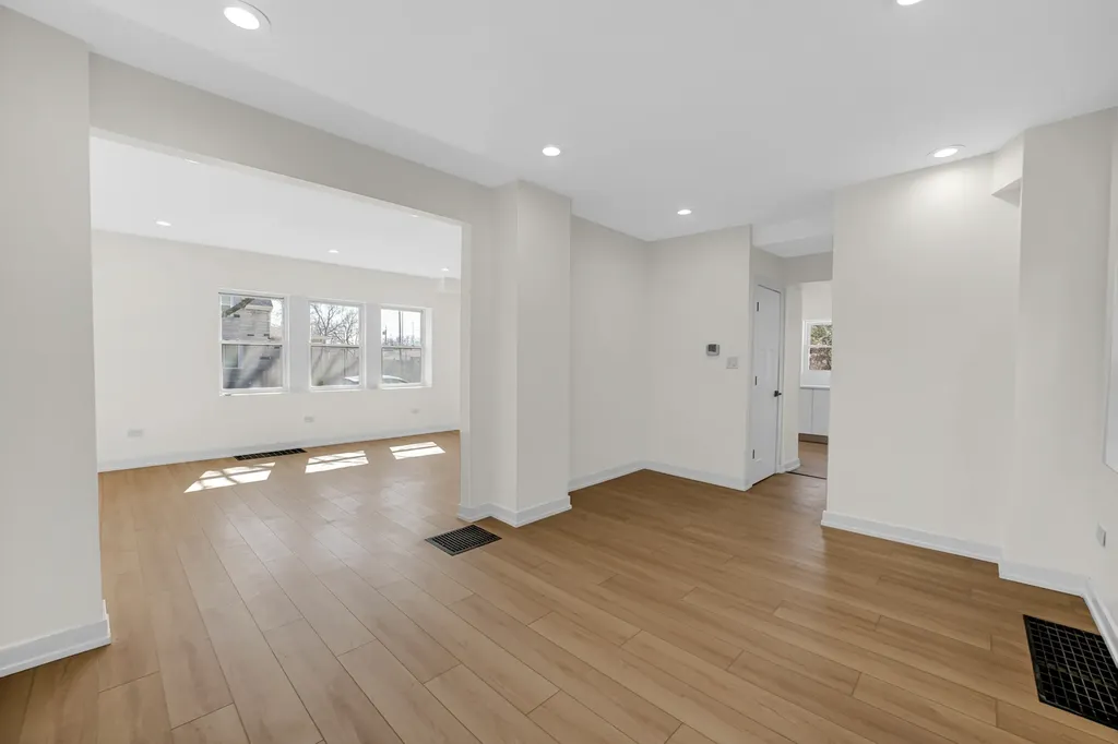 8758 South Wabash Avenue Chicago IL 60619