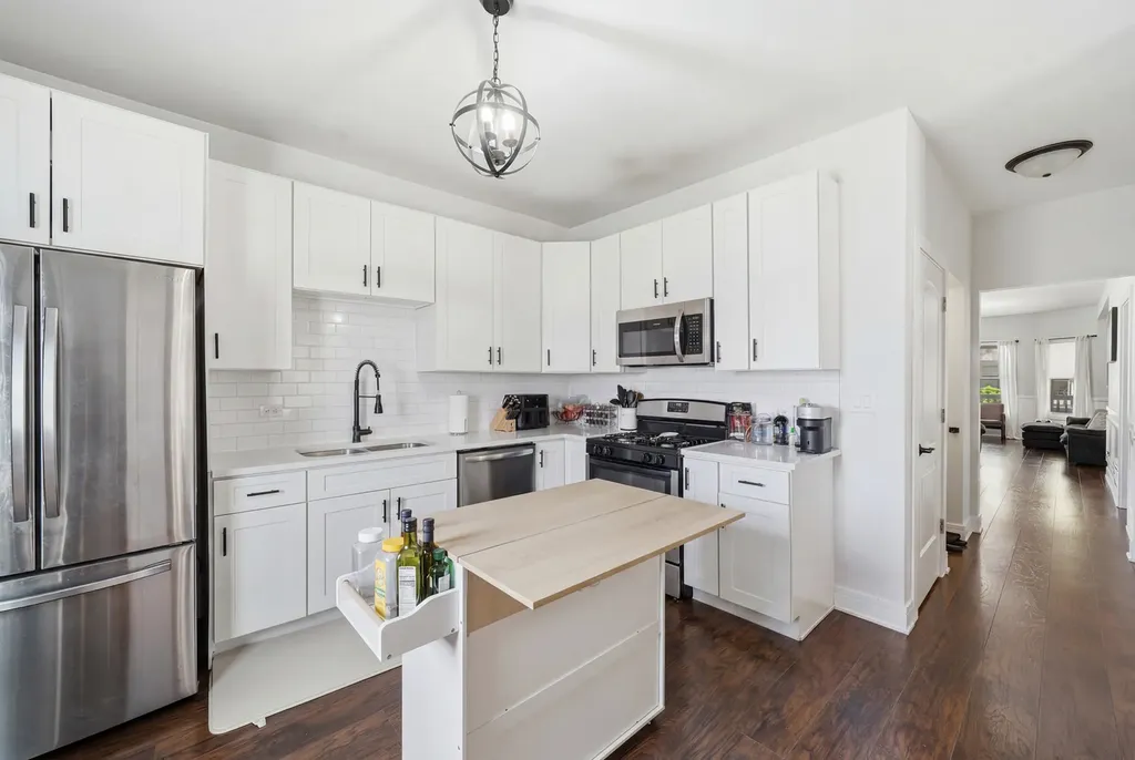 945 North Lawler Avenue Chicago IL 60651
