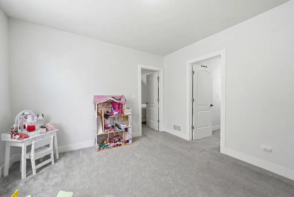 945 North Lawler Avenue Chicago IL 60651