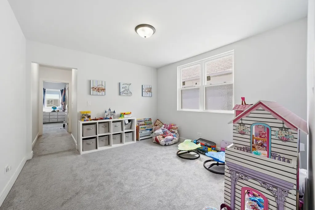 945 North Lawler Avenue Chicago IL 60651