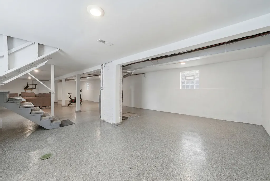 945 North Lawler Avenue Chicago IL 60651