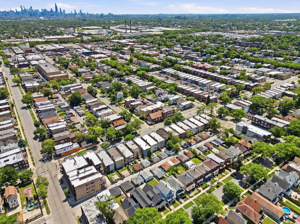 945 North Lawler Avenue Chicago IL 60651