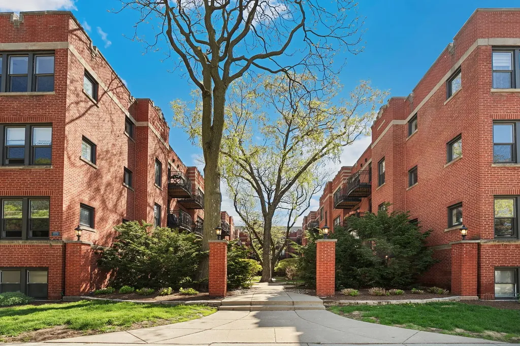 5921 North Paulina Street Chicago IL 60660