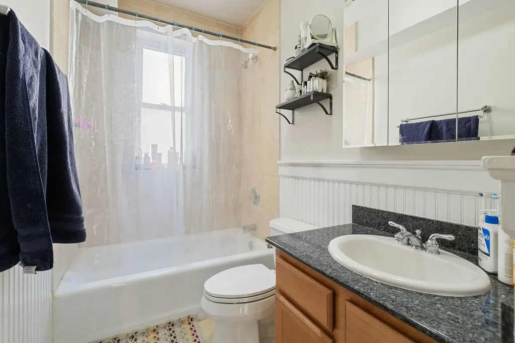 5921 North Paulina Street Chicago IL 60660