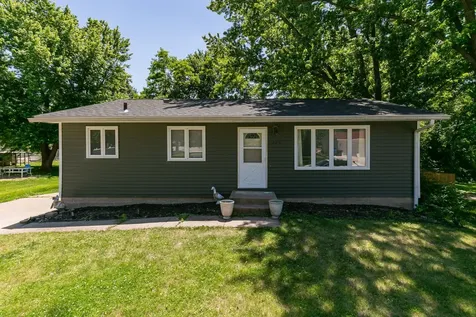 226 33RD Avenue Moline IL 51265