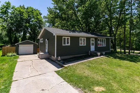 226 33RD Avenue Moline IL 51265