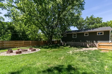226 33RD Avenue Moline IL 51265