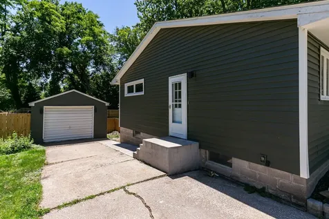 226 33RD Avenue Moline IL 51265