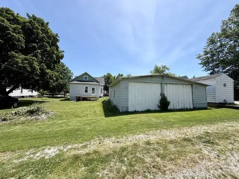 38 Maple Street Saunemin IL 61769