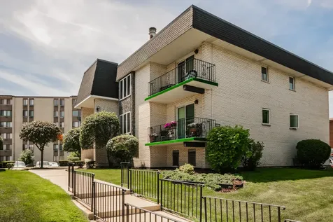 4041 West 97th Street Oak Lawn IL 60453