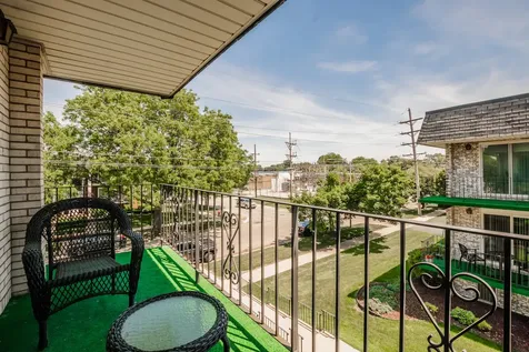 4041 West 97th Street Oak Lawn IL 60453