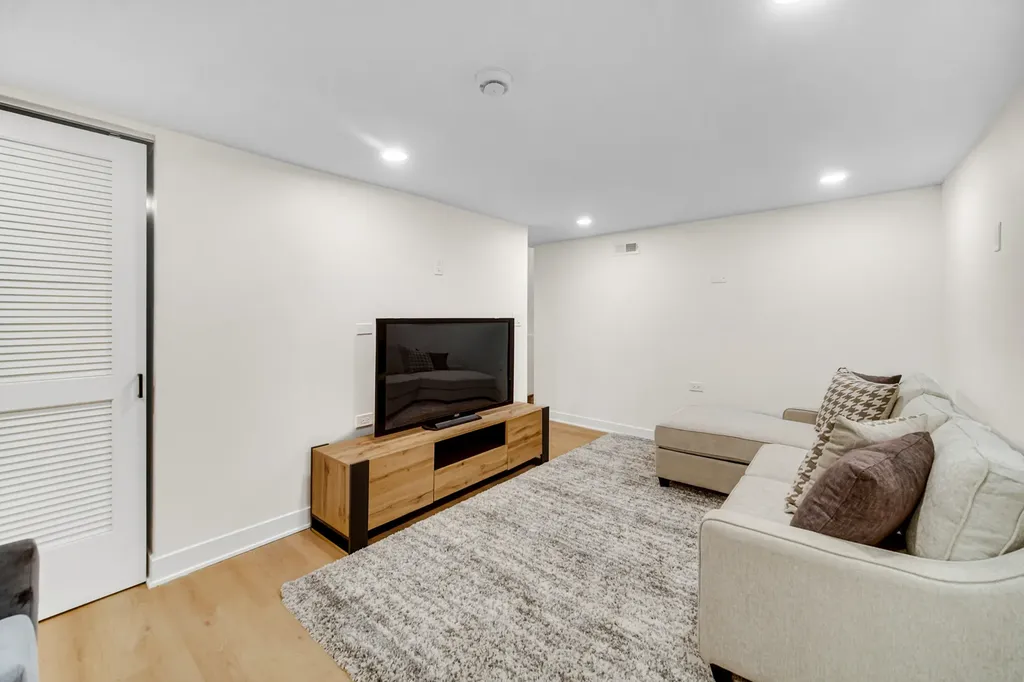 1952 North Bissell Street Chicago IL 60614
