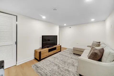 1952 North Bissell Street Chicago IL 60614