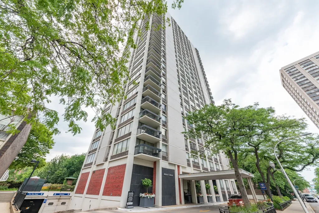 1455 North Sandburg Terrace Chicago IL 60610