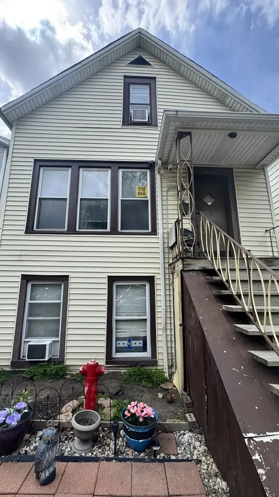 1638 North Campbell Avenue Chicago IL 60647