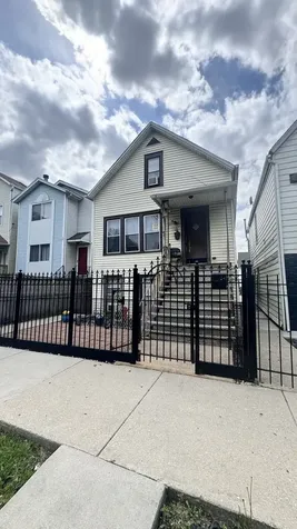 1638 North Campbell Avenue Chicago IL 60647