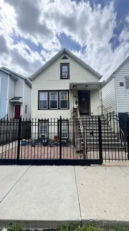 1638 North Campbell Avenue Chicago IL 60647