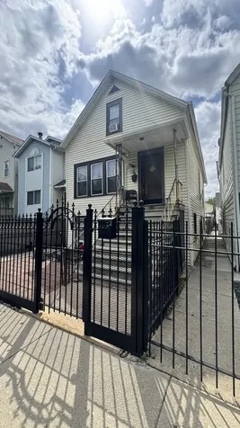 1638 North Campbell Avenue Chicago IL 60647