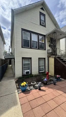 1638 North Campbell Avenue Chicago IL 60647