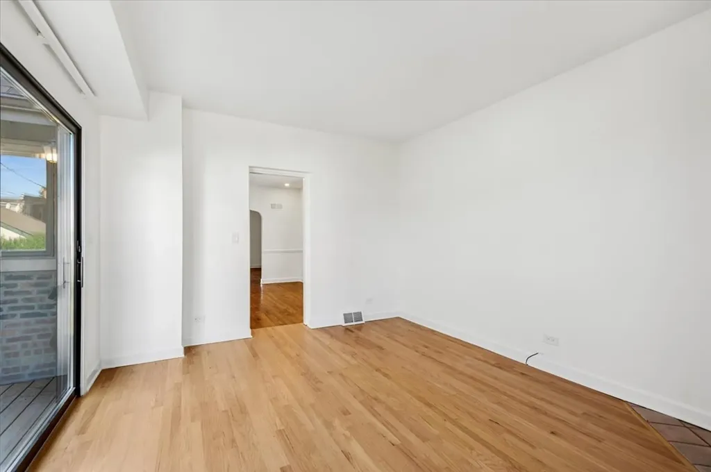 5723 North Saint Louis Avenue Chicago IL 60659