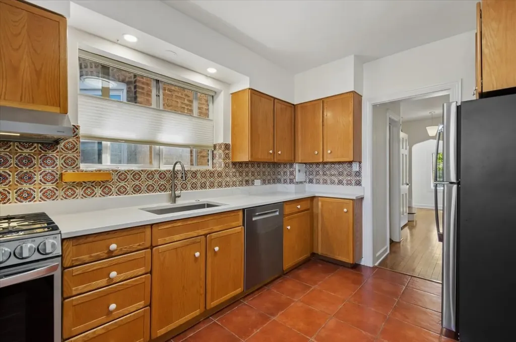 5723 North Saint Louis Avenue Chicago IL 60659