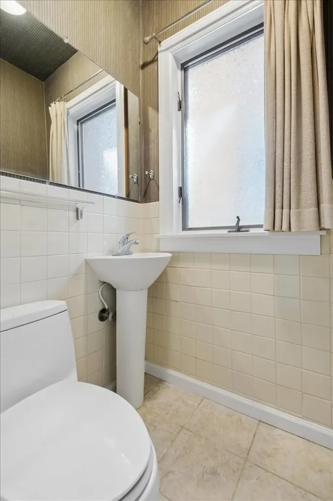 5723 North Saint Louis Avenue Chicago IL 60659
