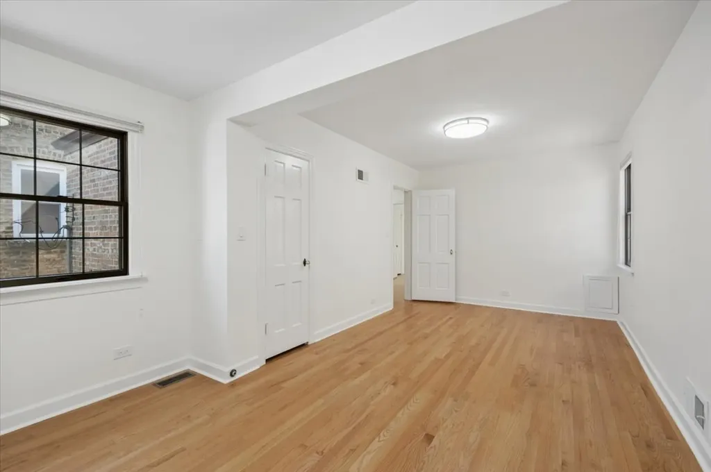 5723 North Saint Louis Avenue Chicago IL 60659