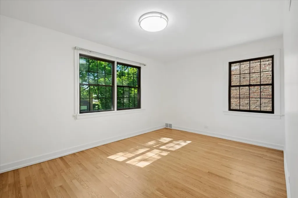 5723 North Saint Louis Avenue Chicago IL 60659