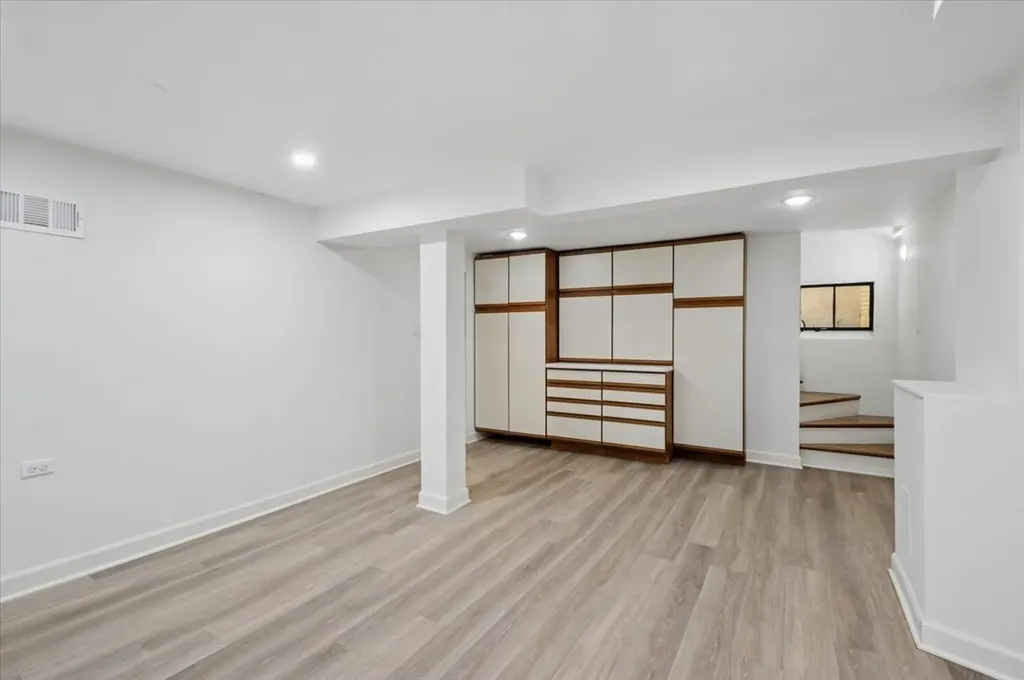 5723 North Saint Louis Avenue Chicago IL 60659