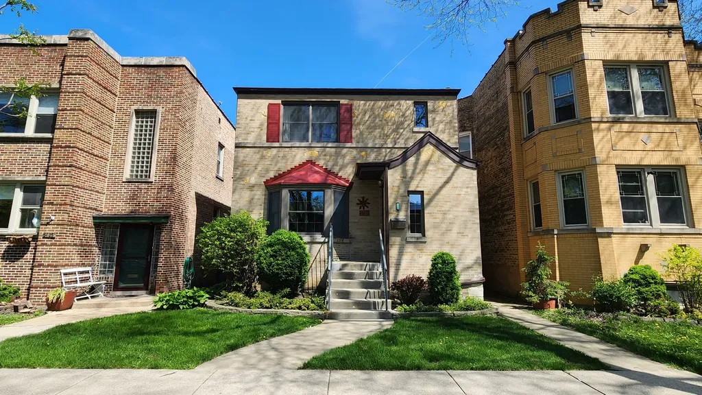 5723 North Saint Louis Avenue Chicago IL 60659