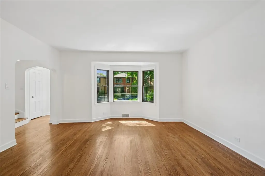 5723 North Saint Louis Avenue Chicago IL 60659