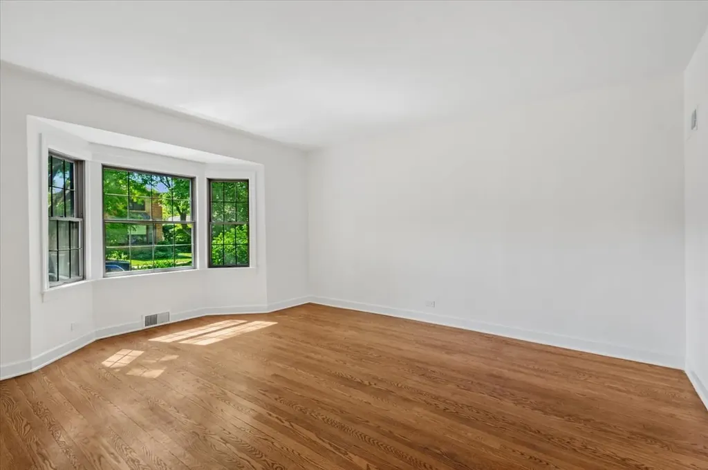 5723 North Saint Louis Avenue Chicago IL 60659