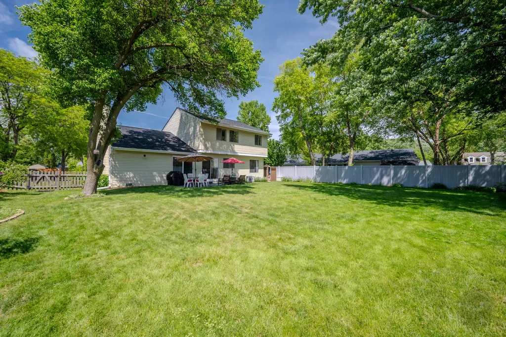 30w071 Elmwood Court Warrenville IL 60555