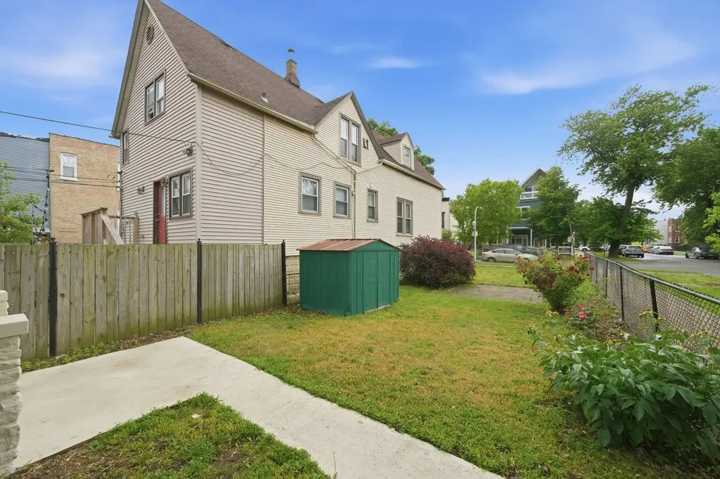 3141 North Richmond Street Chicago IL 60618