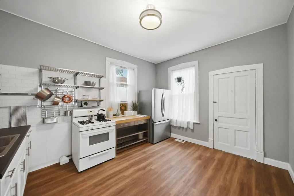 3141 North Richmond Street Chicago IL 60618